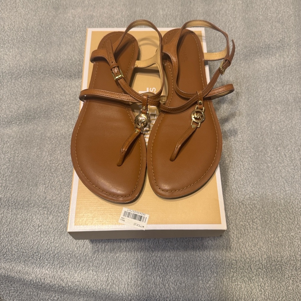 Michael Kors leather Sandals with Gold MK logo